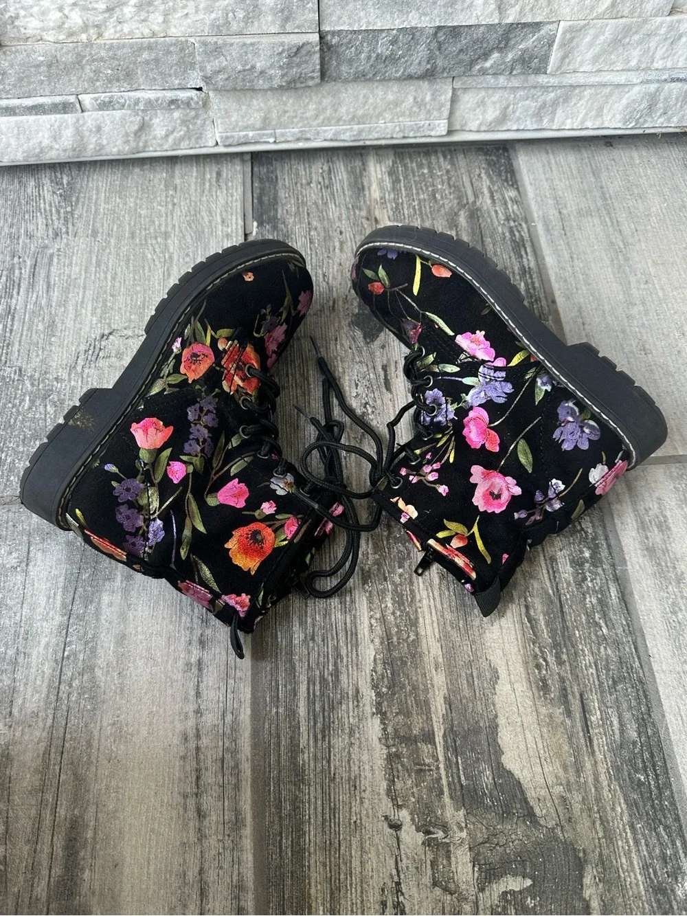 💐Steve Madden💐 T-Betty Floral Print Moto Combat Boot Black Flowers Size 2